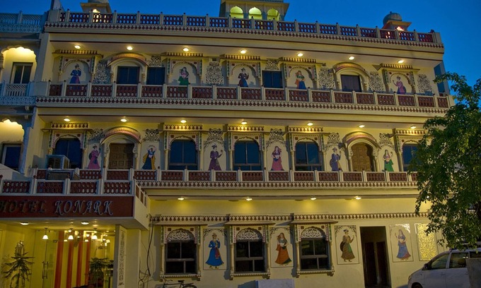 Sindhi Camp Hotel | Hotel Konark