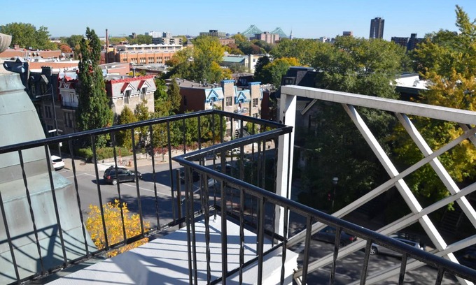 Plateau Mont Royal Hotel | Hotel La Residence du Voyageur
