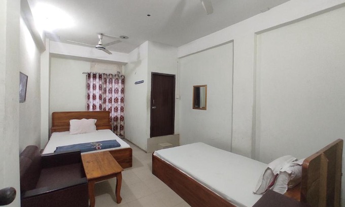 Dhaka Hotel | Hotel Labbaik