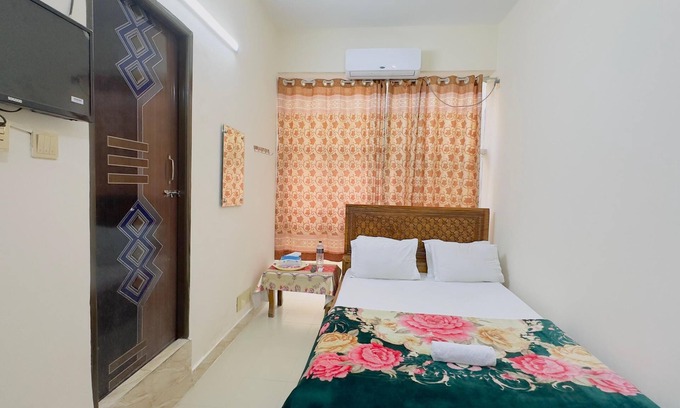 Mohammadpur Hotel | Hotel Labbaik Three Residential
