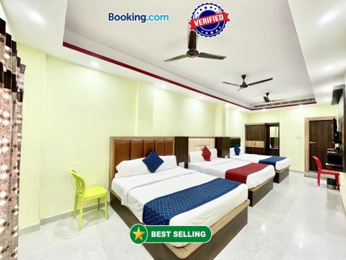 Varanasi Hotel | HOTEL LAXMI VILLAS ! Varanasi ! लक्ष्मी विलास లక్ష్మి విలాలు fully-Air-Conditioned hotel at prime location with Parking-wifi-LIFT availability, near Kashi Vishwanath Temple, and Ganga ghat
