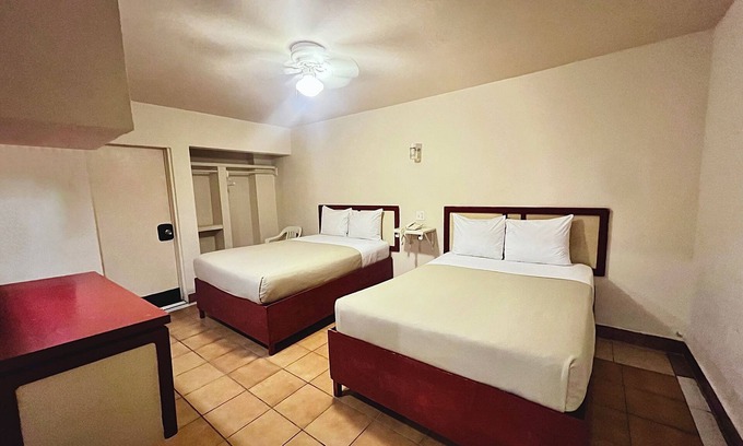 Avenida Revolucion Hotel | Hotel León