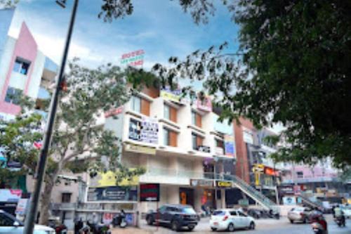 Vallabh Vidhyanagar Hotel | Hotel Lee Grand , Anand