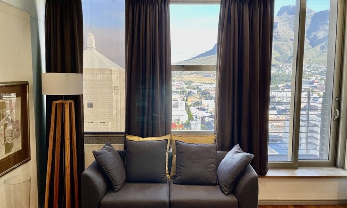 Cape Town City Centre Apartment | Hotel like presidential suite apartment