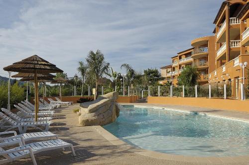 Carros Hotel | Hotel Lou Castelet