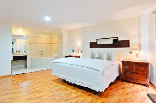 Downtown La Paz Hotel | Hotel LP Columbus