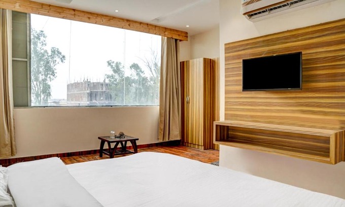 Zirakpur Hotel | hotel maahi