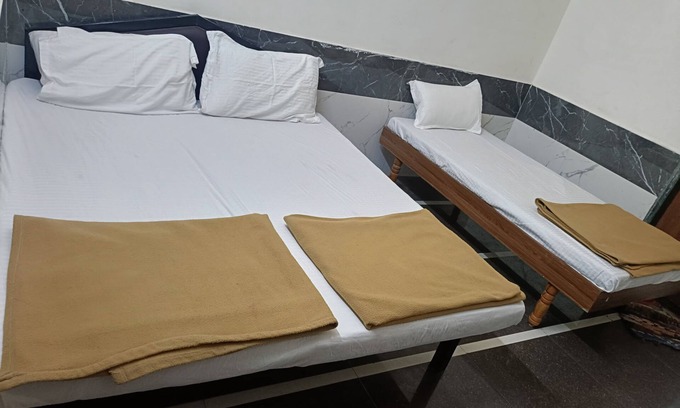 Dwarka Hotel | Hotel Mahalaxmi