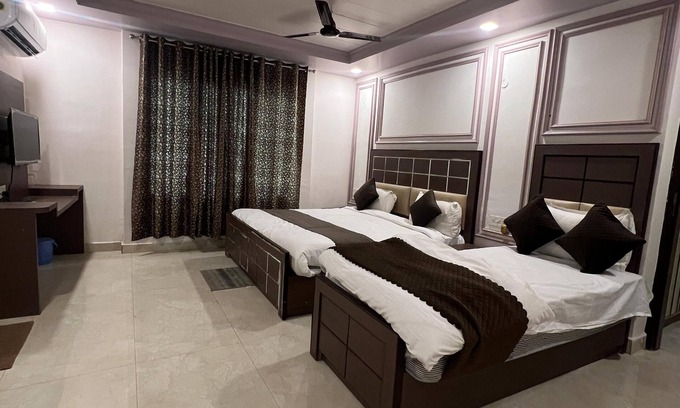 Civil Lines Hotel | Hotel Mauji's Legacy