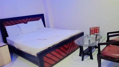 I-9 Hotel | Hotel Mid City
