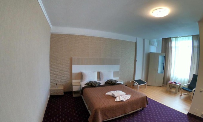 Sector 5 Hotel | Hotel Mon Caprice