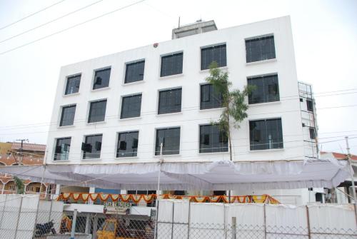 Shamshabad Cabin | Hotel Neem Tree Hyderabad Airport