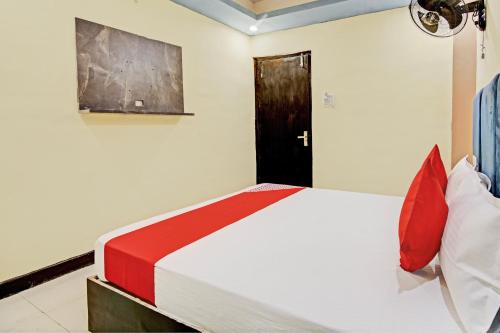 Delhi Hotel | Hotel O Crown City Guest House