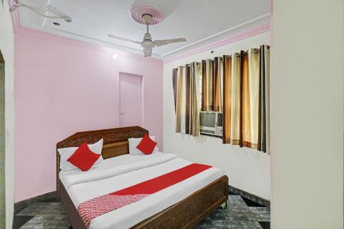 Karol Bagh Hotel | Hotel O Crown Continental