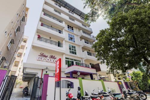 Kukatpalli Hotel | Hotel O JNTU college Near LULU mall, KPHB Colony.