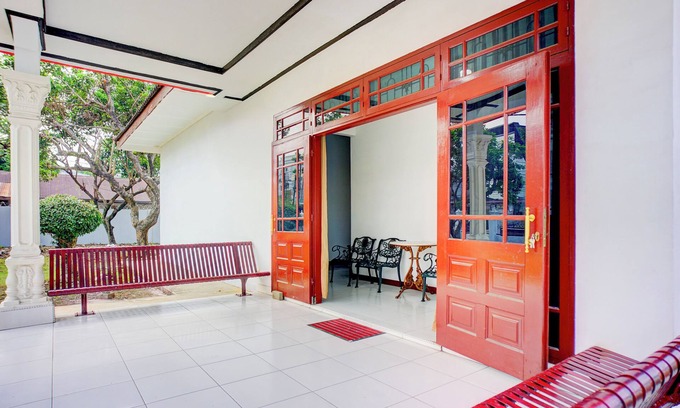 Medan Hotel | Hotel O Krakatau Near Universitas Muhammadiya Sumatra Utara (UMSU)