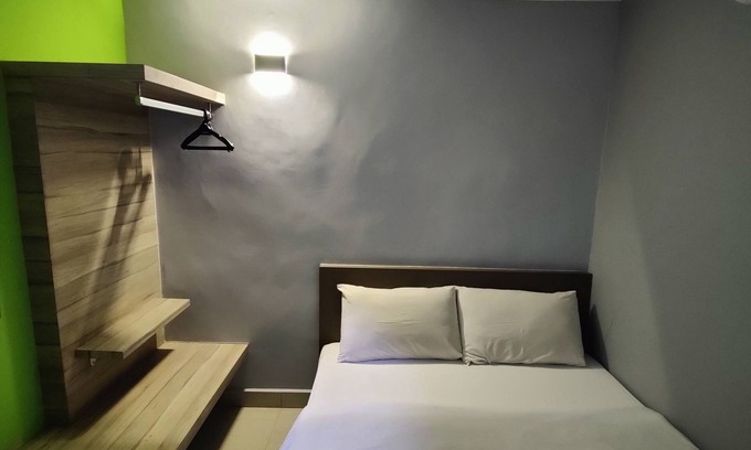 Taman Selesa Jaya Hotel | Hotel O Link Suite
