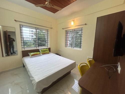 Narasapura Hotel | Hotel O R R Comforts Boarding and Lodging