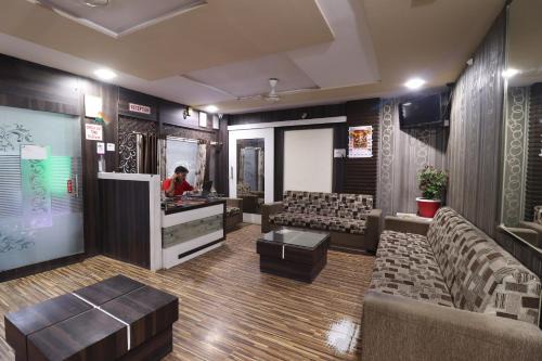 Dhule Hotel | Hotel O Shri Sai Niwara Lodge