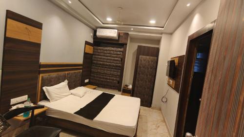 Kalighat Hotel | Hotel O The Lake Regency
