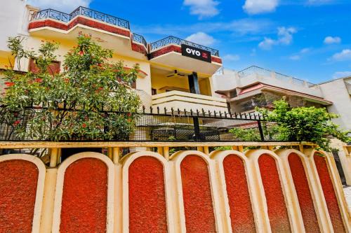Mahmoorganj Hotel | Hotel O V.K Homestay