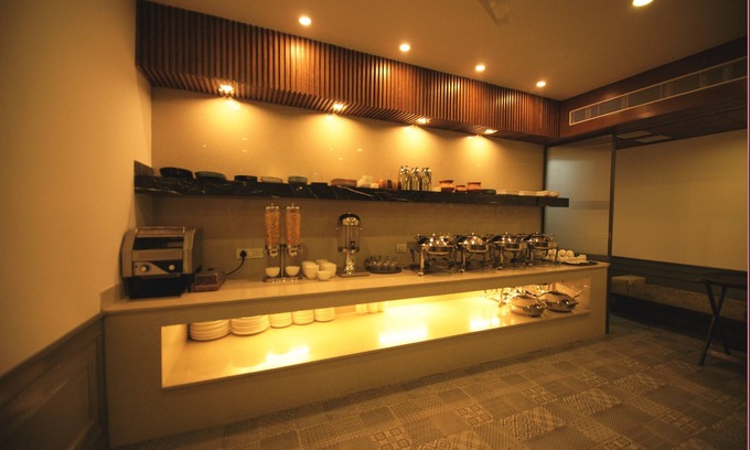 Saket Hotel | Hotel Palm Greens