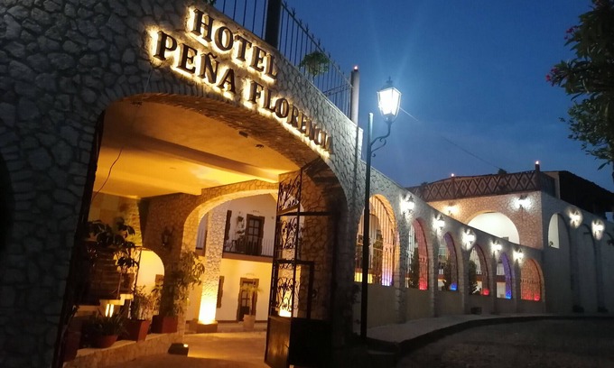 Bernal Hotel | Hotel Peña Florencia