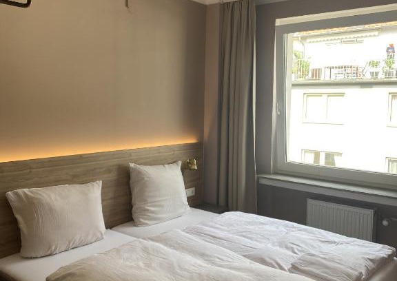 Friedrichstadt Hotel | Hotel Petite Königsallee SELF CHECK-IN