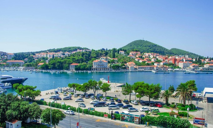 Gruz Hotel | Hotel Petka