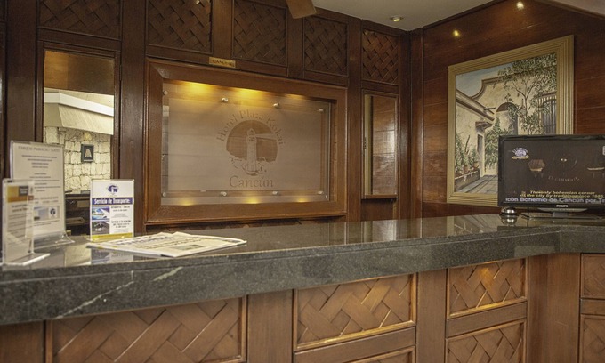 Downtown Cancun Hotel | Hotel Plaza Kokai Cancún