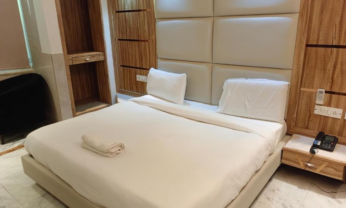 Sector D Hotel | Hotel Prithvi Inn - Near IGI Airport