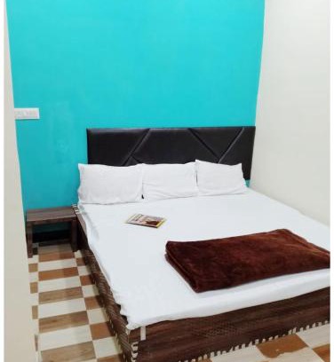 Ujjain House | HOTEL Priyanshi !Palace Near Shri Mahakaleshwar Jyotirlinga Temple - Fully Air Conditioned Rooms With Wi-fi - Free Parking Available