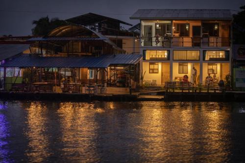 Tortuguero Bed & Breakfast | Hotel Pura Natura Riverside Tortuguero