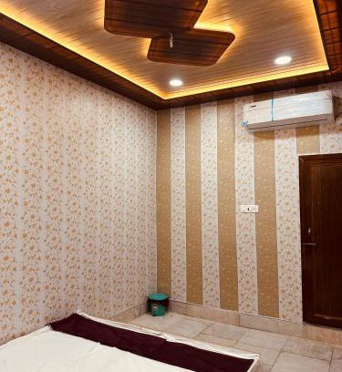 Faizabad House | Hotel Raju Homestay Ayodhya 150 Meters from Shree Ram Janmbhoomi Temple 200 Meters from Ayodhya Dham Railway Station