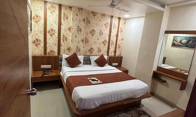 Vadodara Hotel | Hotel Red Rose
