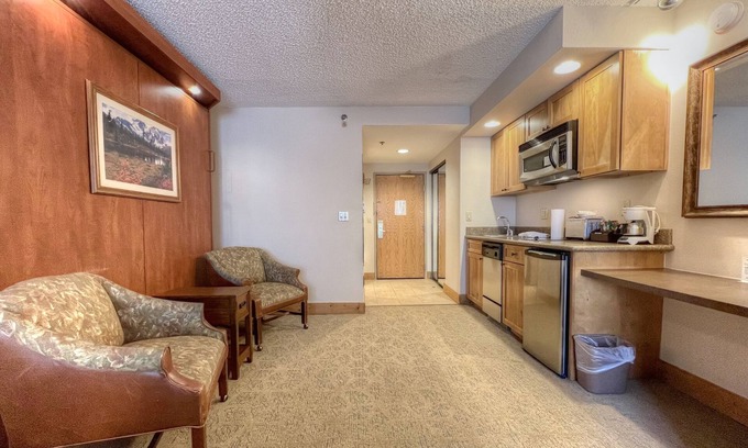 Crested Butte Apartment | Hotel Room in the Base Area, Indoor/Outdoor Pool & Hot Tub!