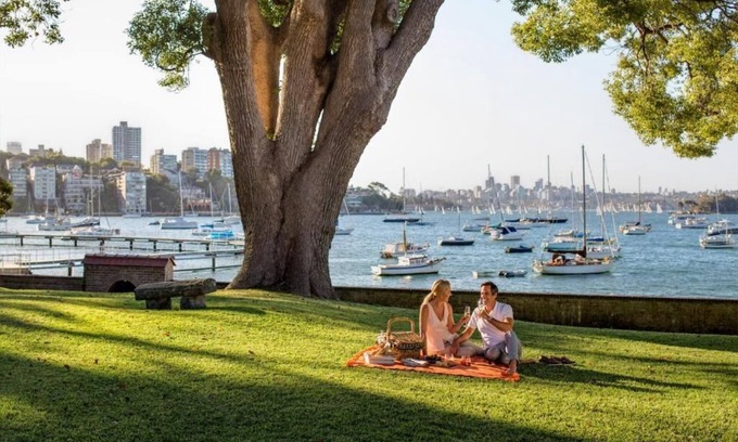 Double Bay House | Hotel Room on Cross Street, Double Bay, Sydney, Australia