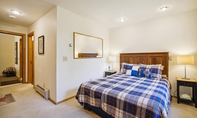 Central Vermont- Killington Condo | Hotel Room with access to pool and hot tub Highridge J5A