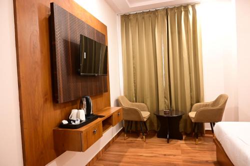 Hazratganj Hotel | Hotel Royal Suites