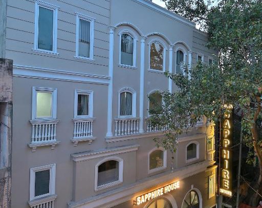 Paharganj Hotel | Hotel Sapphire House - 3 Mins Walk from Metro and 5 Mins from Rail Station