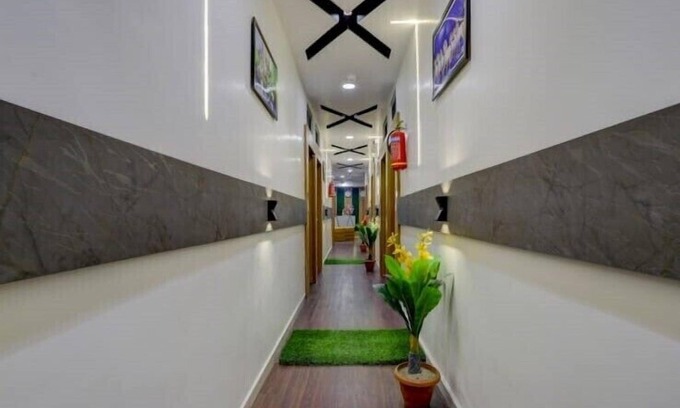 Navrangpura Hotel | HOTEL SAROVAR INN C G ROAD