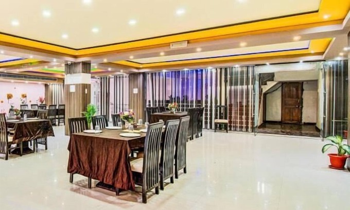 Varanasi Hotel | Hotel Sarweshwary