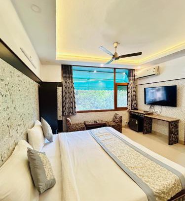 Jangupura Extension Hotel | Hotel Satwah Home Stay Just 10 Minute Away From Nizamuddin Railway Station