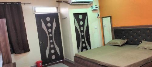 Mathura Hotel | Hotel Shivoham