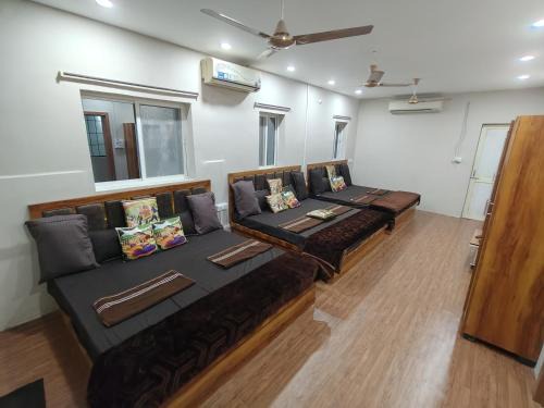 Ujjain House | Hotel Shree Kedarnath in front of railway station platform no 8