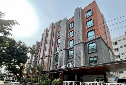 HITEC City Hotel | Hotel Silver Clé Hitech City Madhapur