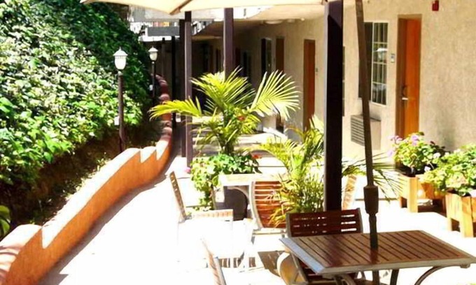 Rampart Village Hotel | Hotel Silver Lake