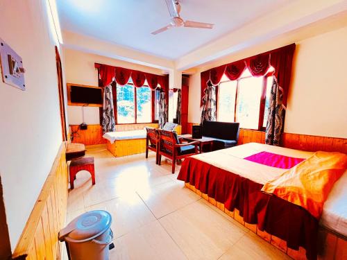 New Manali Hotel | Hotel Snow Mountain Mall Road