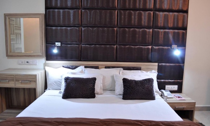 Greater Kailash Hotel | Hotel Solo Victoria
