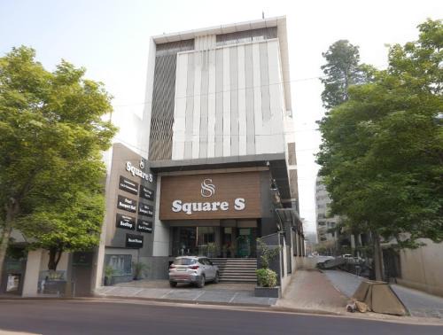 Mahmoorganj Hotel | Hotel Square S